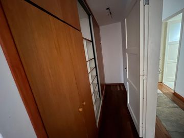 Casa en venta en La Lucila, de Libertador al Rio como a estrenar.
