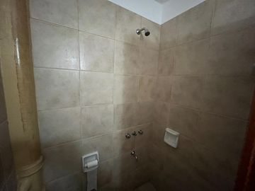 Casa en venta en La Lucila, de Libertador al Rio como a estrenar.