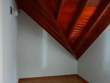 Casa en venta en La Lucila, de Libertador al Rio como a estrenar.