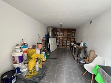 Casa en venta en La Lucila, de Libertador al Rio como a estrenar.