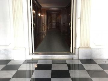 Excelente departamento en edificio de gran categoría - Recoleta
