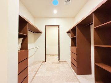 𝐂𝐀𝐒𝐀 𝐃𝐄 𝐔𝐍𝐀 𝐏𝐋𝐀𝐍𝐓𝐀 EN PRIVADA CON EXTENSO TERRENO