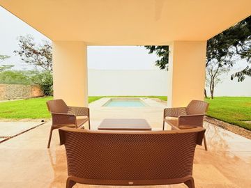 𝐂𝐀𝐒𝐀 𝐃𝐄 𝐔𝐍𝐀 𝐏𝐋𝐀𝐍𝐓𝐀 EN PRIVADA CON EXTENSO TERRENO