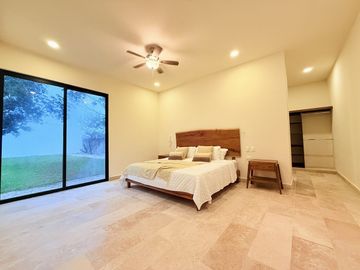 𝐂𝐀𝐒𝐀 𝐃𝐄 𝐔𝐍𝐀 𝐏𝐋𝐀𝐍𝐓𝐀 EN PRIVADA CON EXTENSO TERRENO