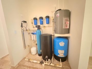 𝐂𝐀𝐒𝐀 𝐃𝐄 𝐔𝐍𝐀 𝐏𝐋𝐀𝐍𝐓𝐀 EN PRIVADA CON EXTENSO TERRENO