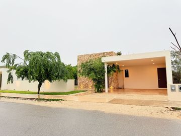 𝐂𝐀𝐒𝐀 𝐃𝐄 𝐔𝐍𝐀 𝐏𝐋𝐀𝐍𝐓𝐀 EN PRIVADA CON EXTENSO TERRENO