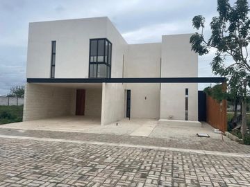 Casa EN VENTA de 4 recámaras en Soluna Temozón