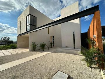 Casa EN VENTA de 4 recámaras en Soluna Temozón