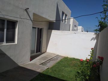 Vendo Casa en Frac Portal de las Lomas al Sur de Saltillo