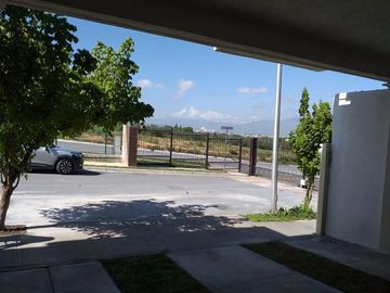 Vendo Casa en Frac Portal de las Lomas al Sur de Saltillo