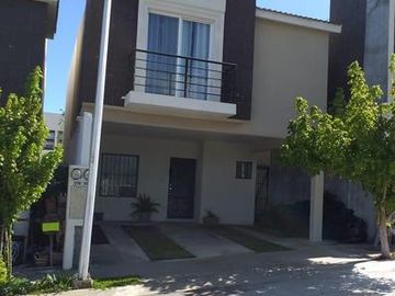 Vendo Casa en Frac Portal de las Lomas al Sur de Saltillo