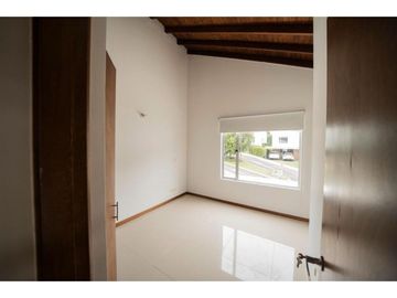 HERMOSA CASA A LA VENTA EN EL RETIRO SECTOR LA MARIA UNIDAD CERRADA