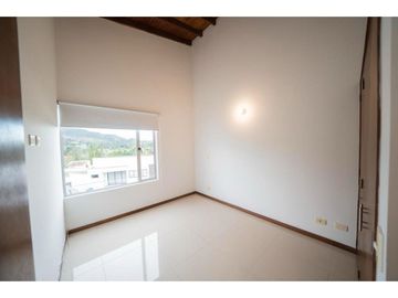 HERMOSA CASA A LA VENTA EN EL RETIRO SECTOR LA MARIA UNIDAD CERRADA