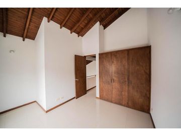 HERMOSA CASA A LA VENTA EN EL RETIRO SECTOR LA MARIA UNIDAD CERRADA