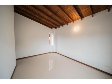 HERMOSA CASA A LA VENTA EN EL RETIRO SECTOR LA MARIA UNIDAD CERRADA