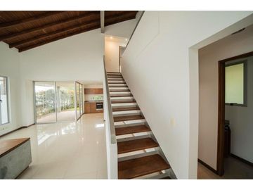 HERMOSA CASA A LA VENTA EN EL RETIRO SECTOR LA MARIA UNIDAD CERRADA