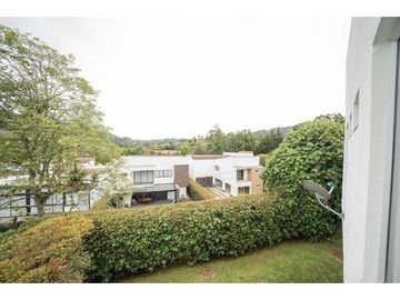 HERMOSA CASA A LA VENTA EN EL RETIRO SECTOR LA MARIA UNIDAD CERRADA