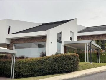 HERMOSA CASA A LA VENTA EN EL RETIRO SECTOR LA MARIA UNIDAD CERRADA