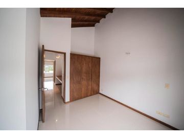 HERMOSA CASA A LA VENTA EN EL RETIRO SECTOR LA MARIA UNIDAD CERRADA