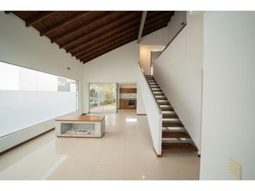 HERMOSA CASA A LA VENTA EN EL RETIRO SECTOR LA MARIA UNIDAD CERRADA
