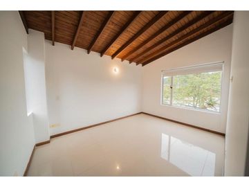 HERMOSA CASA A LA VENTA EN EL RETIRO SECTOR LA MARIA UNIDAD CERRADA