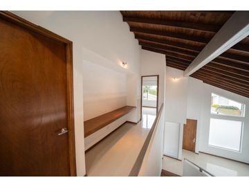 HERMOSA CASA A LA VENTA EN EL RETIRO SECTOR LA MARIA UNIDAD CERRADA