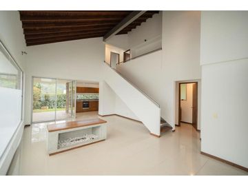 HERMOSA CASA A LA VENTA EN EL RETIRO SECTOR LA MARIA UNIDAD CERRADA
