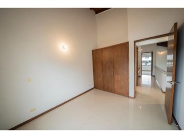 HERMOSA CASA A LA VENTA EN EL RETIRO SECTOR LA MARIA UNIDAD CERRADA