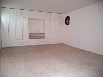 Residencia En Venta En Rincón De La Calera Con Alberca