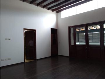 Residencia En Venta En Rincón De La Calera Con Alberca