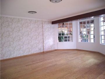 Residencia En Venta En Rincón De La Calera Con Alberca