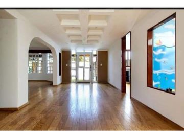 Residencia En Venta En Rincón De La Calera Con Alberca
