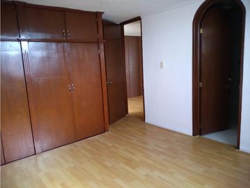 Residencia En Venta En Rincón De La Calera Con Alberca
