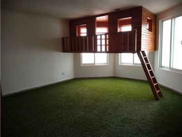 Residencia En Venta En Rincón De La Calera Con Alberca