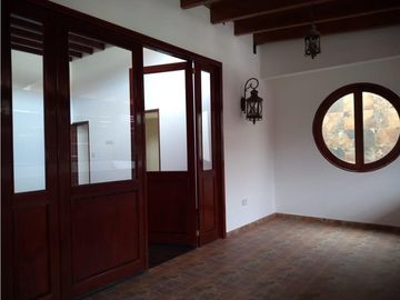 Residencia En Venta En Rincón De La Calera Con Alberca