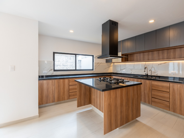 Casa en venta en Fracc. Montesierra, en la zona de la Carcaña con acabados de lujo
