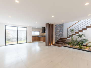 Casa en venta en Fracc. Montesierra, en la zona de la Carcaña con acabados de lujo