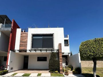 Casa en venta en Bosques de Zavaleta, con vestidor de ensueño
