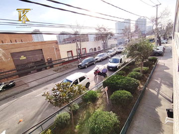 Con 2 Estacionamientos Y Bodega