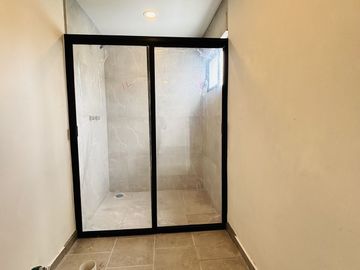 Preventa en Fracc. Paseo de la Reina/Monte Magno- 4 habitaciones y jardín