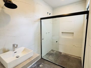 Preventa en Fracc. Paseo de la Reina/Monte Magno- 4 habitaciones y jardín