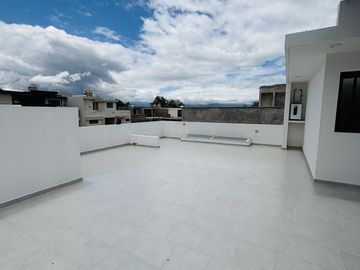 Preventa en Fracc. Paseo de la Reina/Monte Magno- 4 habitaciones y jardín