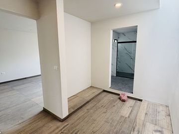 Preventa en Fracc. Paseo de la Reina/Monte Magno- 4 habitaciones y jardín
