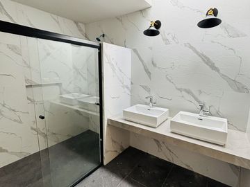 Preventa en Fracc. Paseo de la Reina/Monte Magno- 4 habitaciones y jardín