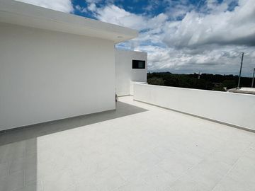 Preventa en Fracc. Paseo de la Reina/Monte Magno- 4 habitaciones y jardín