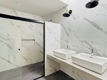 Preventa en Fracc. Paseo de la Reina/Monte Magno- 4 habitaciones y jardín