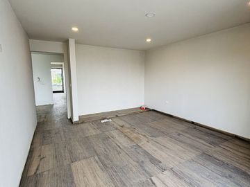 Preventa en Fracc. Paseo de la Reina/Monte Magno- 4 habitaciones y jardín