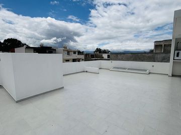 Preventa en Fracc. Paseo de la Reina/Monte Magno- 4 habitaciones y jardín
