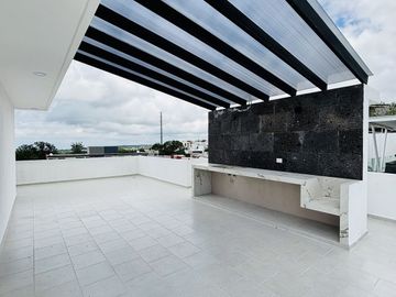 Preventa en Fracc. Paseo de la Reina/Monte Magno- 4 habitaciones y jardín