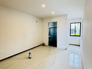 Preventa en Fracc. Paseo de la Reina/Monte Magno- 4 habitaciones y jardín